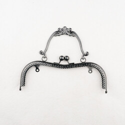 SAPLI ÇANTA CÜZDAN BURSU DELİKLİ BÜKÜMLÜ 21x16 CM. NIKEL